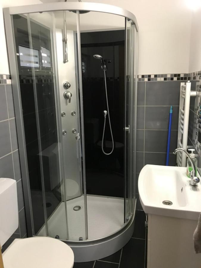 Kerti Franciaagyas Apartman 베크 외부 사진